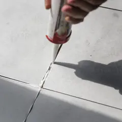 Ile schnie silikon sanitarny? Sprawdź, co wpływa na czas schnięcia