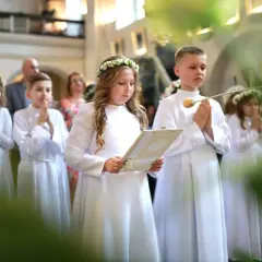 Jak wygląda komunia? Poznaj znaczenie i przebieg uroczystości