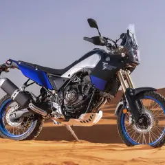 Yamaha Ténéré 700 w piaskach pustyni. Poznaj szczegółowe tenere 700 dane techniczne tego motocykla adventure.
