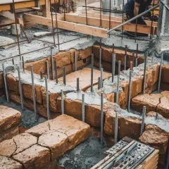Jak zrobić fundament pod starym domem, aby uniknąć kosztownych napraw