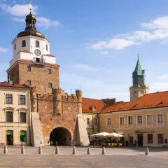 Brama Krakowska i Rynek Starego Miasta w Lublinie – piękne atrakcje Lublin, idealne na spacer.
