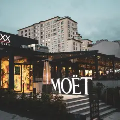 Stixx Bar & Grill: Ogień, steki i luksus w sercu Warszawy