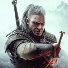 Geralt z Rivii, wiedźmin, z mieczem w dłoni, gotowy do walki. Jego spojrzenie mówi więcej niż wiele wiedźmin cytaty.