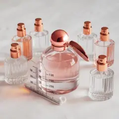 Jak długo starcza 30 ml perfum? Czas użytkowania i porady