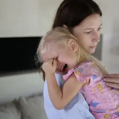 Jak dziecko odreagowuje żłobek? Objawy stresu, które musisz znać