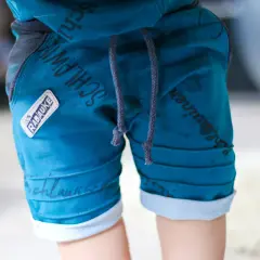 Kurze Hosen für Jungen: Bequem, robust & stylish der Eltern-Guide