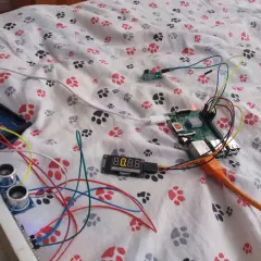 Układ do testowania, jak sprawdzić czujnik parkowania 3 pin: Raspberry Pi, Arduino, czujnik ultradźwiękowy i wyświetlacz.