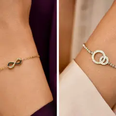 Złota bransoletka z symbolem nieskończoności i bransoletka z dwóch splecionych kółek, symbol małżeństwa, ozdobione cyrkoniami.