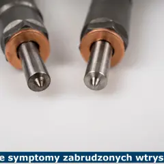 Dwa wtryskiwacze diesla, jeden lekko zużyty. Zwróć uwagę na uszkodzone wtryski objawy, by uniknąć problemów z silnikiem.