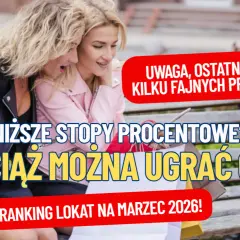 Dwie kobiety patrzą na telefon, dyskutując o tym, w którym banku jest najwyższe oprocentowanie. Wciąż można ugrać 6%!