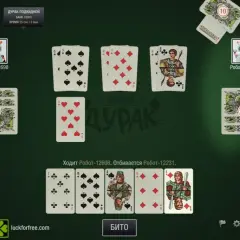 Gra w "Duraka". Roboty grają w karty, jeden próbuje się bronić, drugi atakuje.
