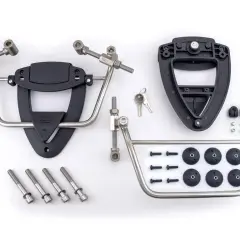 Kit completo per il supporto borse laterali moto, con staffe in metallo, piastre nere e viteria.