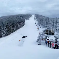 Gdzie na snowboard w Czechach? Odkryj najlepsze stoki i ośrodki