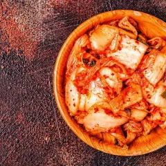 Kimchi: Ile wytrzyma w lodówce? Sekrety świeżości i smaku.