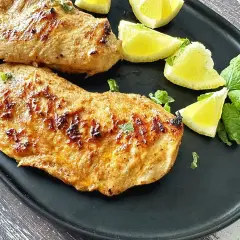 Soczysta pierś z kurczaka na grillu – najlepsze przepisy i triki