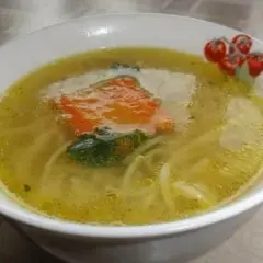 Jak uzyskać intensywny smak w rosole z kaczki i kurczaka? Rady!