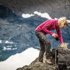 Letnie spodnie trekkingowe: Czy wiesz, jak wybrać idealne w góry?