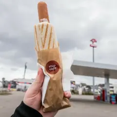 Hot dog z Orlenu: Cennik, promocje i sekrety kultowej przekąski