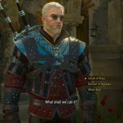Geralt w najlepszym rynsztunku z Wiedźmina 3, gotów do walki. W tle beczki i kamienne mury.