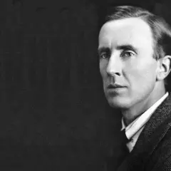 Portret J.R.R. Tolkiena. Ciekawostki o pisarzu, który stworzył Śródziemie, mogą dotyczyć jego pasji do języków i mitologii.