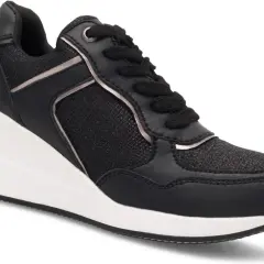 Czarne buty na koturnie Clara Barson z siateczką i metalicznymi detalami.