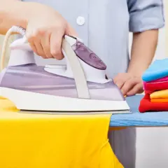 Zamaskuj dziurę w bluzce: odśwież styl i bądź eko!