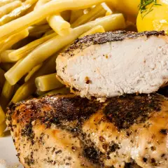 Jak zrobić soczysty filet z kurczaka? Sekrety mistrzów kuchni!