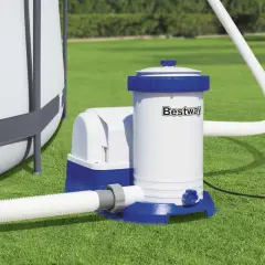 Jak zrobić filtr piaskowy do basenu? Zobacz, jak podłączyć pompę Bestway do basenu, by woda była krystalicznie czysta.