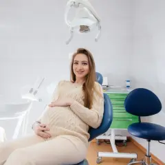 Czy dentysta w ciąży jest za darmo? Sprawdź, co przysługuje przyszłym mamom