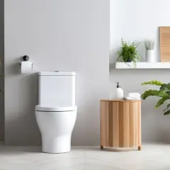 Nowoczesna łazienka z białym WC, roślinami i drewnianą szafką. Gdy przyjdzie czas, by zastanowić się, czym odetkać WC, warto mieć pod ręką potrzebne akcesoria.