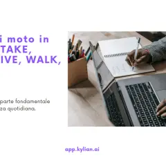 Persona ha scritto "take", "ride", "drive", "walk", "get" su un quaderno, studiando verbi di moto in inglese.