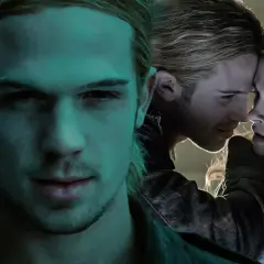 Cam Gigandet i en kuslig scen. En ung man med långt hår tittar mot kameran, medan en annan man och en kvinna är nära varandra i bakgrunden.