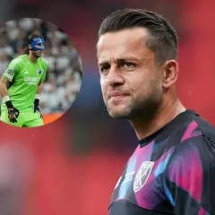 Bramkarze reprezentacji Polski: Wojtek Szczęsny i Kamil Grabara w masce ochronnej.