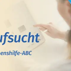 Kaufsucht: Ursachen in der Kindheit und wie das Lebenshilfe-ABC hilft. Ein Fragezeichen deutet auf die Suche nach Antworten hin.