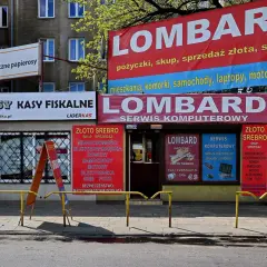 Szyldy lombardów oferują pożyczki, skup i sprzedaż złota, srebra, elektronarzędzi, samochodów, a nawet mieszkań. Sprawdź, jaki procent zaoferują Ci w lombardzie.