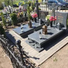 Ile trwa msza pogrzebowa? Poznaj czas trwania ceremonii pogrzebowej