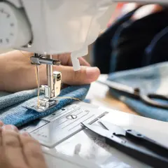 Jak wszyć gumkę do spódnicy? Proste metody na idealne dopasowanie
