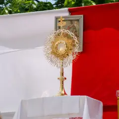 Ile ołtarzy na Boże Ciało? Odkryj ich znaczenie i symbolikę