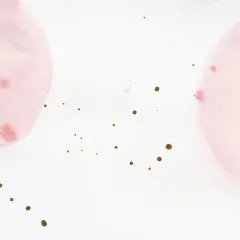 Sanfte Aquarellkreise in Rosa und Weiß mischen sich. Kleine goldene Tupfer verteilen sich auf dem Papier.