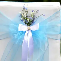 Jak udekorować krzesła na komunię? Inspiracje i DIY