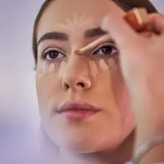 Gdzie nakładać korektor? Odkryj sekrety perfekcyjnego makijażu!