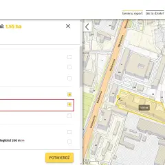 Na mapie OnGeo.pl zaznaczono obszar 1.55 ha. W sekcji "Infrastruktura" można sprawdzić, jak sprawdzić kto jest zarządcą drogi, wybierając opcję "Dostęp do drogi".