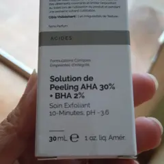 Soluzione peeling con acido tartarico (AHA 30% + BHA 2%) per esfoliare e migliorare la texture della pelle.