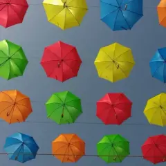 Czy można przewozić parasol w bagażu podręcznym? Sprawdź zasady i porady