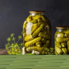 Jak kisić ogórki małosolne w 3 dni – prosty przepis na smakowite pikle