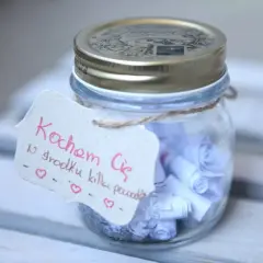 Słoik z karteczkami "Kocham Cię z kilku powodów" – idealny prezent na rocznicę ślubu diy.
