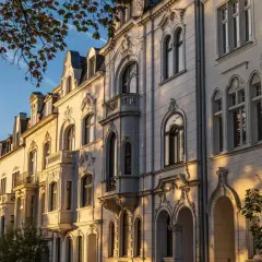 Prachtvolle Jugendstilfassaden im Briller Viertel Wuppertal im warmen Abendlicht.