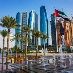Gdzie leży Abu Dhabi? Odkryj jego lokalizację i sąsiednie regiony