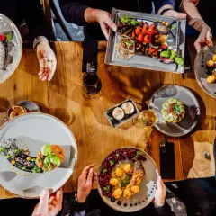 Gdzie zjeść Jelenia Góra? Odkryj najlepsze restauracje i smaki