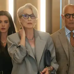 Meryl Streep como Miranda Priestly en "El diablo viste de Prada", con Anne Hathaway y Stanley Tucci.